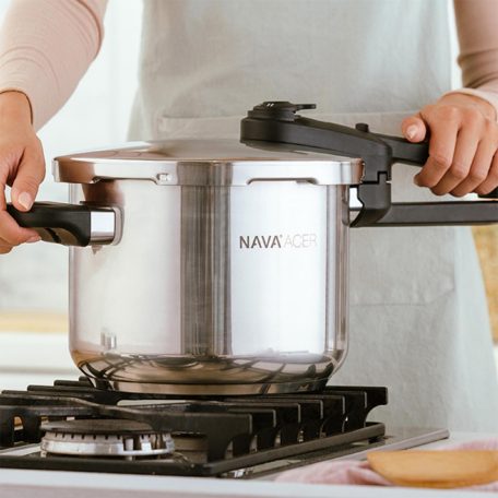 Nava 10-266-013 Acer rozsdamentes acél kukta, 6 liter, biztonsági szelep