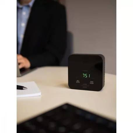 CO2 mérő C2M L 4050 / CO2 közlekedési lámpa a levegő minőségének figyelésére (kijelzővel és hangjelzéssel, integrált akkumulátorral, akár 12 óra üzemidő)