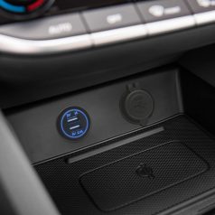   M.N.C Szivargyújtó helyére beépíthető USB aljzat, kék LED világítással, csavaros kivitel, 2 x USB - 5V - 2,1A (54926BL)