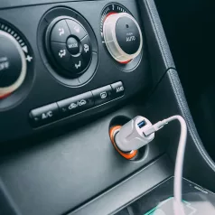   Autós szivargyújtó adapter 2 USB aljzattal - 2,4 A - Fehér