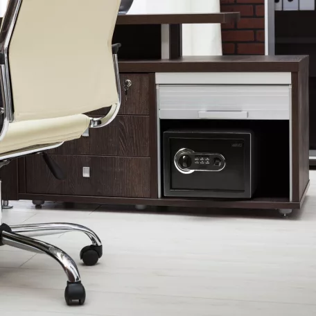 Digitális széf ujjlenyomat olvasóval és gombsorral - 352 x 250 x 252 mm