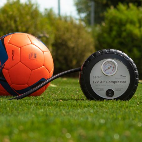 M.N.C hordozható pótkerék helyére illesztehtő Kompresszor 7bar 12v