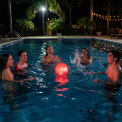 Strandlabda - kék / piros LED-del - 20 cm