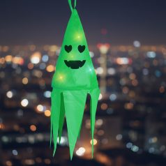   Halloween-i világító dekoráció - szellem - zöld - 10 színes LED - akasztható - 2 x 2032 - 75x20 cm