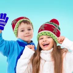   Karácsonyi sapka - színes LED-ekkel, bojttal, elemes - zöld