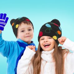   Karácsonyi sapka - színes LED-ekkel, bojttal, elemes - fekete