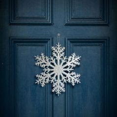   Karácsonyi dekoráció - jégkristály - glitteres ezüst - akasztható - 31 cm