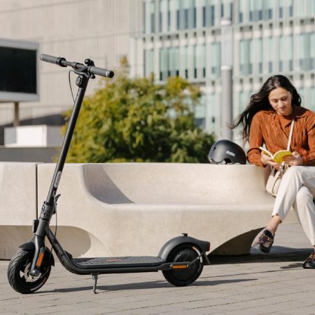 Segway Elektromos roller Összecsukható Roller 25km/h Ninebot F2 E