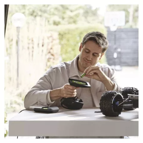 GP Akkumulátor töltő Charge 10 S491 + 4× AA