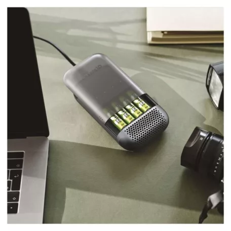 GP Akkumulátor töltő Charge 10 S491 + 4× AA