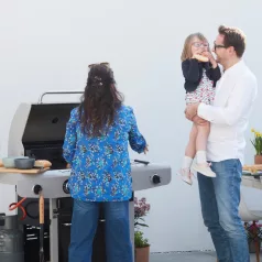   Barbecook BC-GAS-2014 Siesta 210 Black Edition gázgrill, oldalégővel, 112x56x118cm