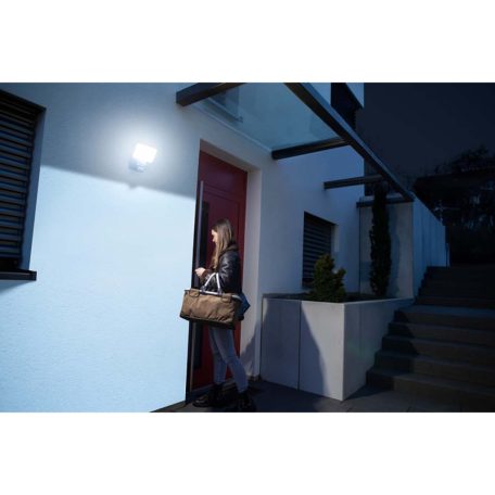 Csatlakoztassa a WIFI LED-es reflektort mozgásérzékelővel WF 2050 P / LED biztonsági lámpa 20 W, vezérelhető ingyenes alkalmazással