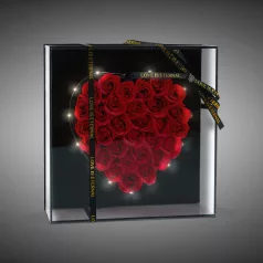   Műrózsák szívalakban díszdobozban - LED-es - 29 x 29 x 6,2 cm