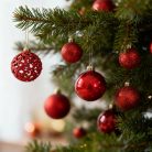 Karácsonyfadísz szett - 100 db gömb + csúcsdísz - piros