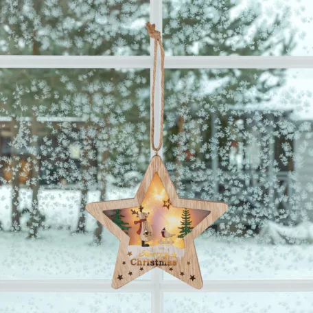 Home KLW 17 R fából készült csillag alakú ablak és ajtódísz, rénszarvas és fenyőfa díszítéssel, lézerrel kivágott motívumok, 6 db melegfehér LED