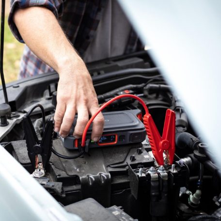 NEBO NEB-PBK-0003-G Assist Jump Starter, 1200 A, 44,4 Wh akkumulátor, 2x USB-A (2,1 A), 1x USB-C (20 W), 200 lm, indítás rásegítő