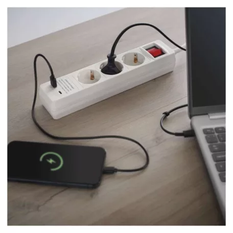 Hosszabbító 2 m / 3 aljzat / kapcsolós / fehér / 1× USB-A + 1× USB-C  / 1,5 mm2