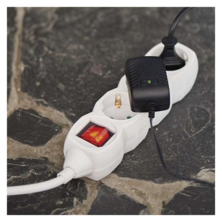 Hosszabbító 5 m / 3 aljzat / kapcsolós / fehér / PVC / 1,5 mm2