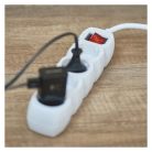 Hosszabbító 5 m / 4 aljzat / kapcsolós / fehér / PVC / 1,5 mm2