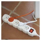 Hosszabbító 3 m / 5 aljzat / kapcsolós / fehér / PVC / 1,5 mm2