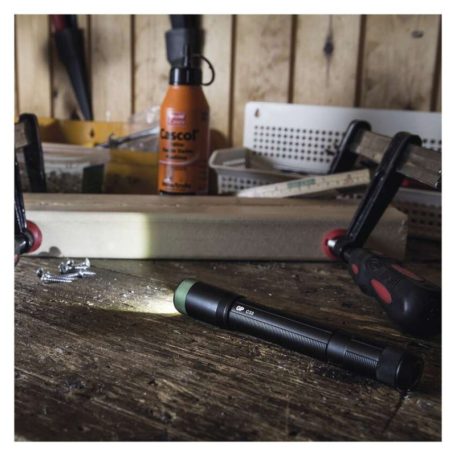 GP LED Zseblámpa C33 + 2× AA GP Ultra elem