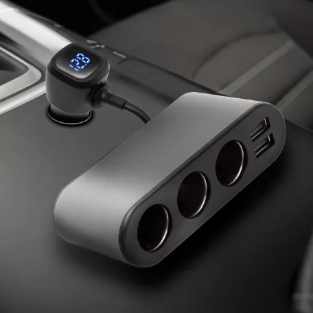 SAL SAU80W autós feszültségelosztó és USB töltő, 3.4A USB töltő, max.80Watt, fém burkolat, Voltmérő, autó-akkumulátor állapotának ellenőrzése, 12/24V járművekhez