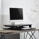 Ülő-álló asztali munkahely, billentyűzet-tartóval