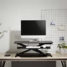 Ülő-álló asztali munkahely, billentyűzet-tartóval