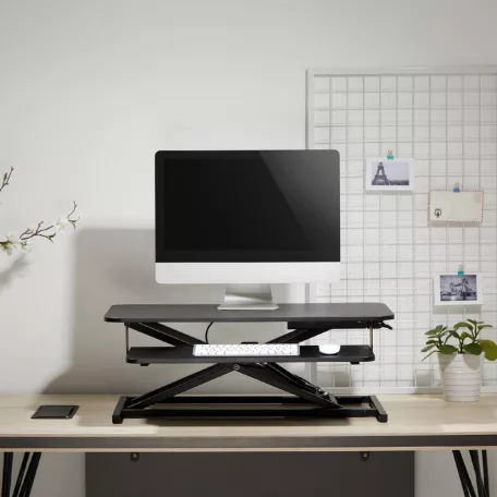Ülő-álló asztali munkahely, billentyűzet-tartóval