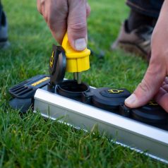   STANLEY SXECCD2LADE 4-es elosztó kapcsolóval, 2 m,  IP44-es védelem, alumínium ház, beltérben is használható, H07RN-F 3G1,5 mm2 kábel