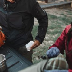   THAW THA-HND-0007-G egyszer használható kézmelegítő párna, nagy, 1 db/csomag, felbontás után aktiválódik, 20 órán át meleg, 51 °C-ig melegszik, 40 csomag/display