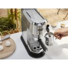 DELONGHI EC685.M Dedica presszókávéfőző 15 bar, 3 sűrő:1 - 2 személyes és E.S.E., tehrmoblock, csészemelegítő