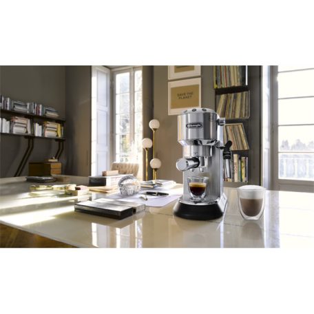 DELONGHI EC685.M Dedica presszókávéfőző 15 bar, 3 sűrő:1 - 2 személyes és E.S.E., tehrmoblock, csészemelegítő