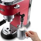 DELONGHI EC685.R Dedica Style eszpresszó kávéfőző, tartály: 1,1 l, Piros